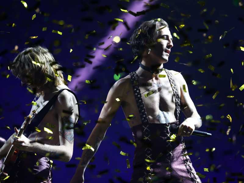 Damiano David e Thomas Raggi dei Måneskin durante la finale dell'Eurovision (Foto di Dean Mouhtaropoulos/Getty Images) <br />