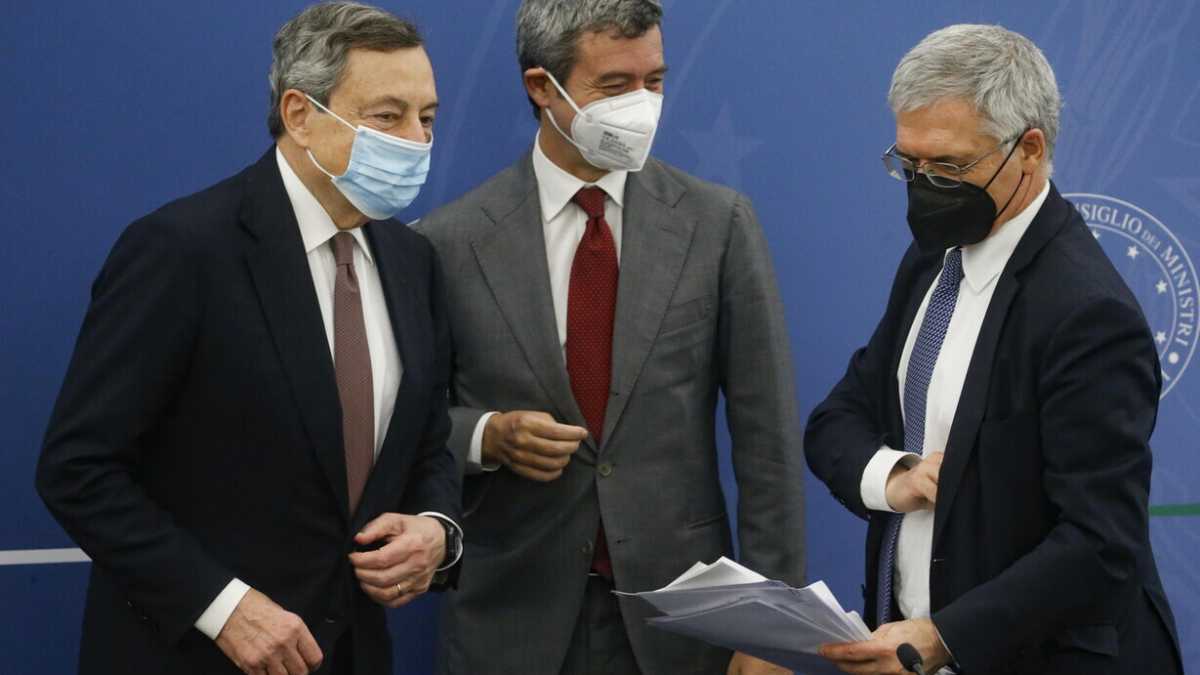 Immagine di Vertice sul Reddito di cittadinanza da Draghi per blindare la manovra