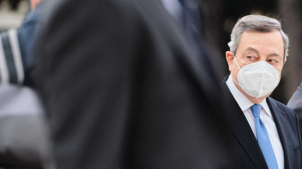 Immagine di Draghi contro il lamento da Pnrr: "Non drammatizziamo. Ricordiamoci a cosa serve"