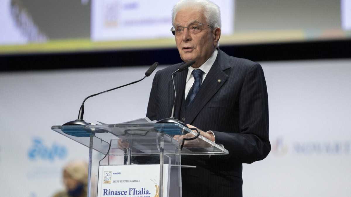 Immagine di Mattarella contro i No vax: "Le proteste hanno contribuito all'aumento dei contagi"
