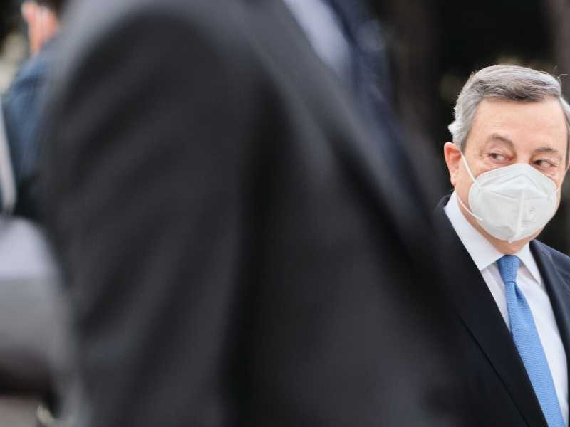 Draghi contro il lamento da Pnrr: "Non drammatizziamo. Ricordiamoci a cosa serve"
