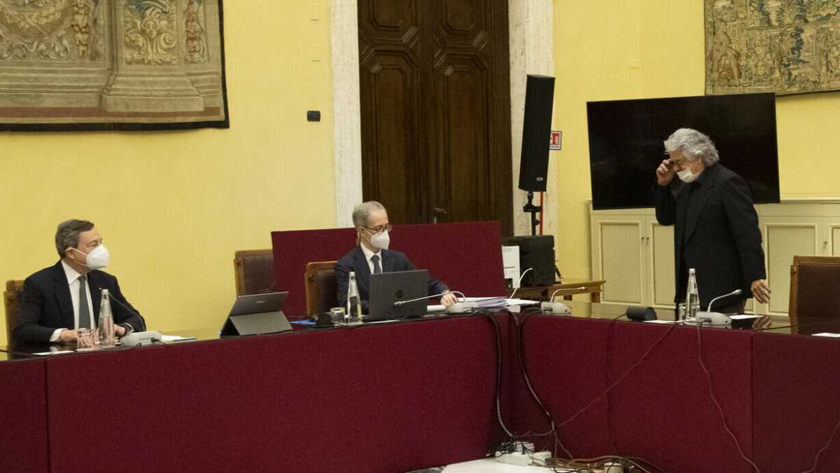 Immagine di Grillo: "Avanti con Draghi fino al 2023: sta lavorando bene"