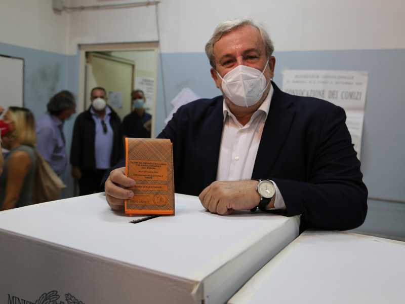 Michele Emiliano (foto Ansa)
