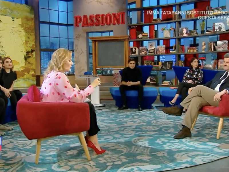 Calenda cede a Roman Pastore: "Lo farò sbloccare". Ma lui: "Mi hai bloccato su WhatsApp"