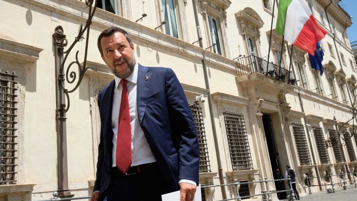 Immagine di La svolta imminente di Draghi sui balneari diventa una tagliola per Salvini