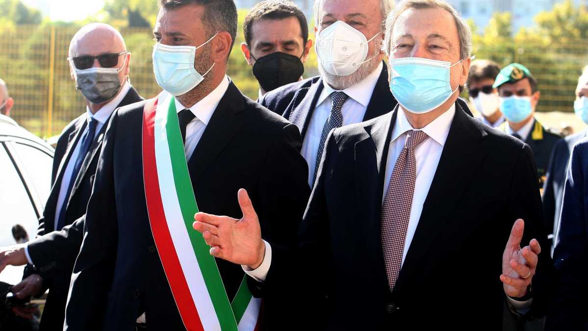 Immagine di Draghi e l’Italia spiccia dei sindaci. “Siamo noi la vera cabina di regia del Pnrr”