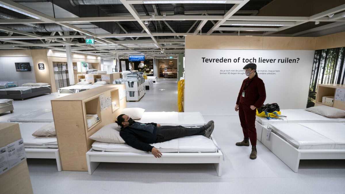 Immagine di Il dilemma della sostenibilità ambientale spiegato con il letto Ikea