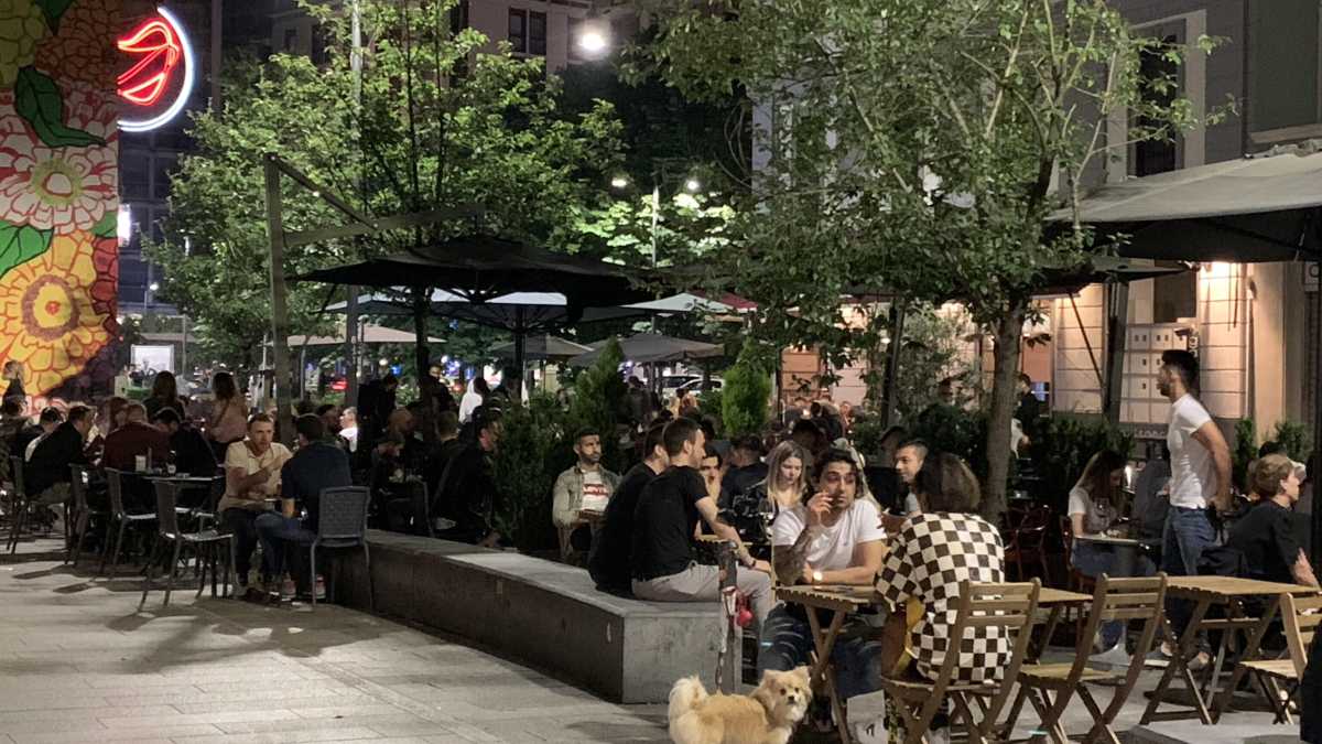 Immagine di Milano bevuta. La città si è trasformata nella capitale della mala-movida