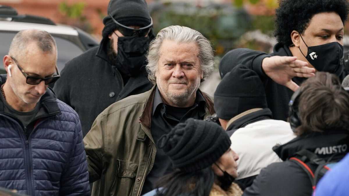 Immagine di Bannon sceglie il "martirio" e si consegna all'Fbi