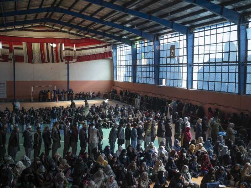 Senza soldi stranieri ai talebani, milioni di afghani moriranno di fame questo inverno