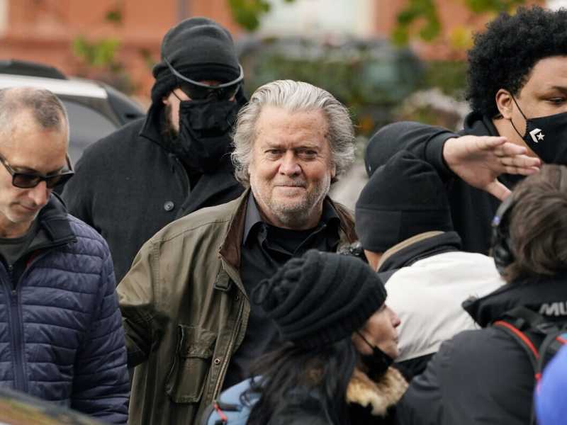 Bannon sceglie il "martirio" e si consegna all'Fbi