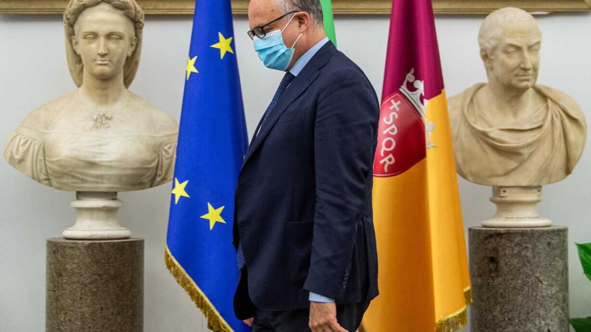 Immagine di Gualtieri incontra Draghi: "Il governo ci aiuterà, ma tocca a noi far funzionare le cose"