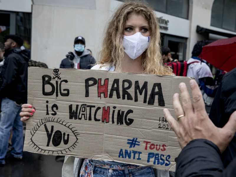 "I No vax fanno un favore a Big Pharma”, dicono i medici