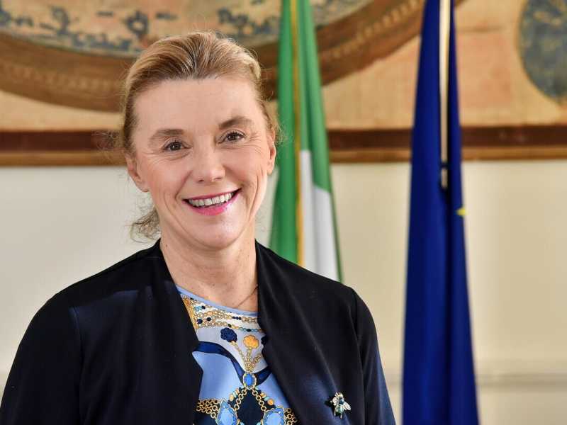Quirinale rosa, spunta la carta Belloni. Intanto il Parlamento implode