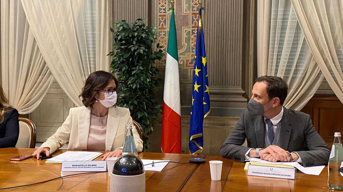 Immagine di Le regioni chiedono un incontro a Draghi: "Urgente riflessione condivisa"