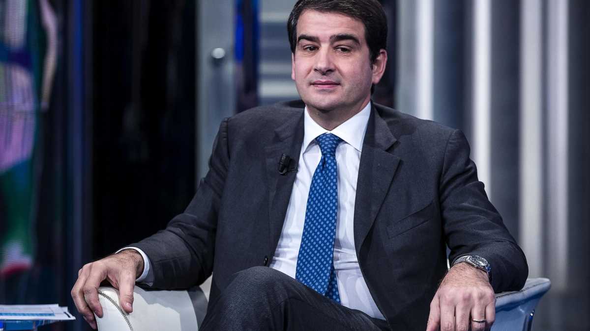 Immagine di Fitto: “Il nuovo gruppo delle destre sovraniste con Salvini? FdI resta tra i conservatori"