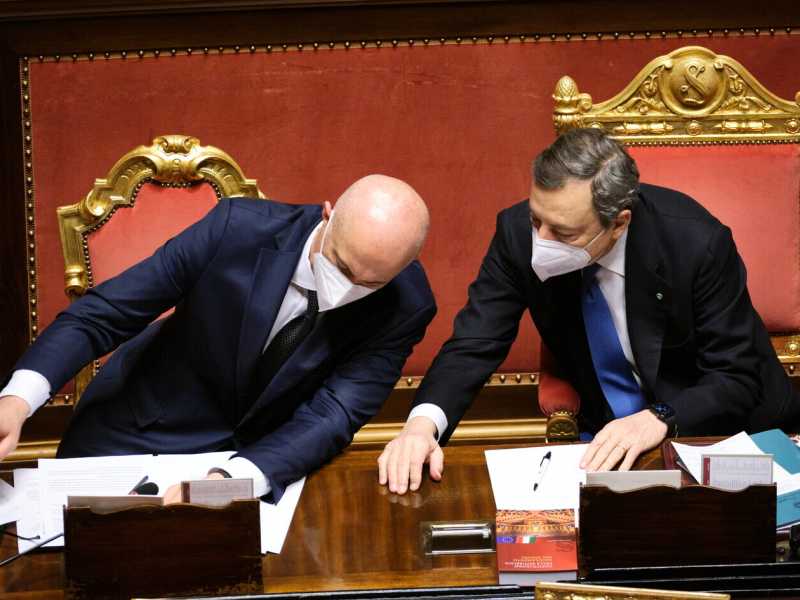 "Mario, abbiamo un problema". D'Incà scrive a Draghi. E il Senato è una bolgia