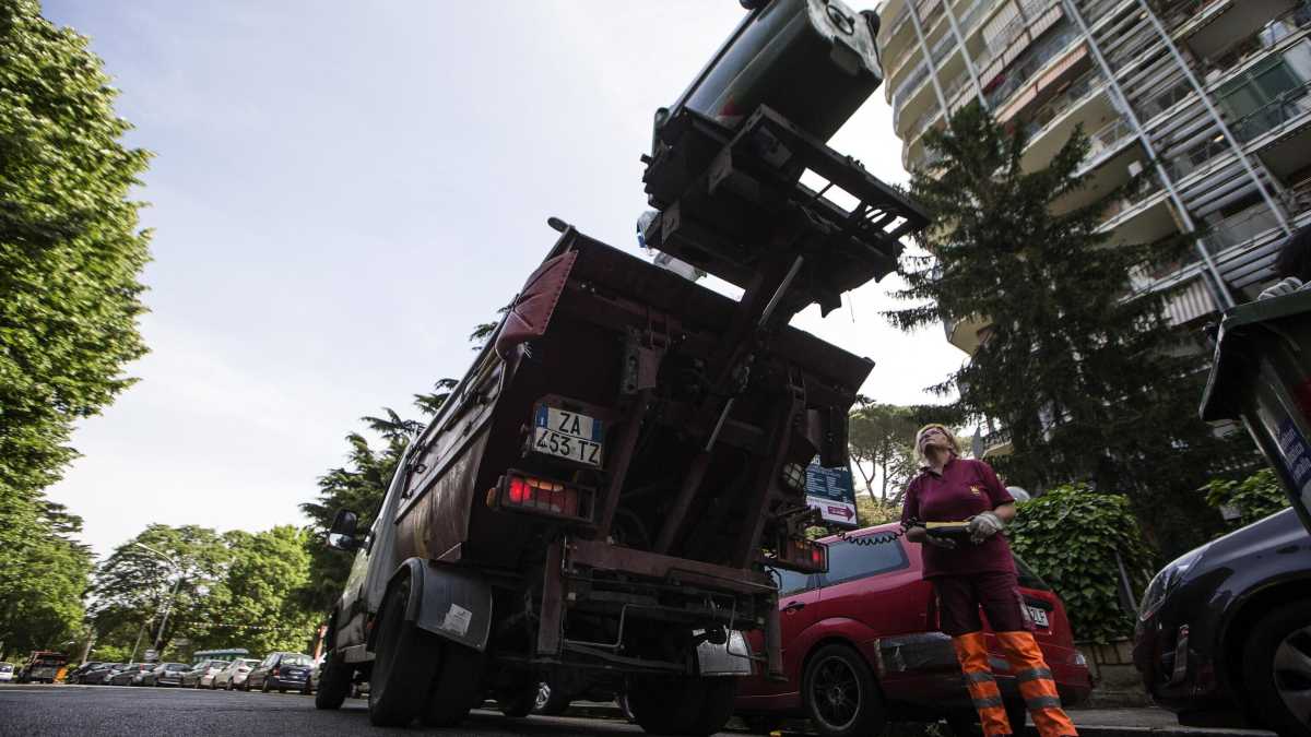 Immagine di Roma, Ama concede un bonus ai netturbini per non darsi malati