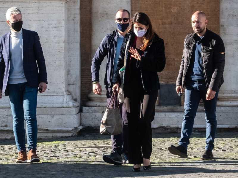 Lo strano silenzio di Virginia Raggi