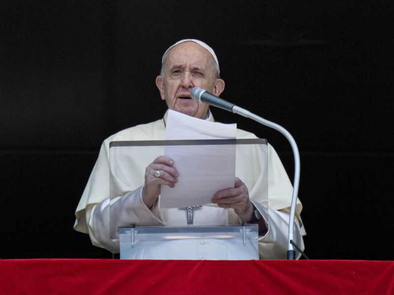 Altro che processo del secolo, quello in Vaticano è uno show imbarazzante