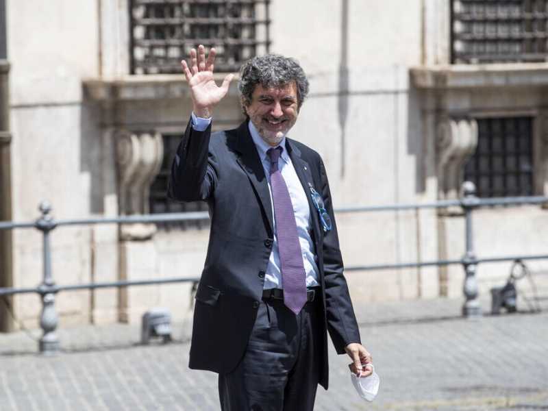 Restrizioni ai soli non vaccinati? Il governatore dell'Abruzzo dice no