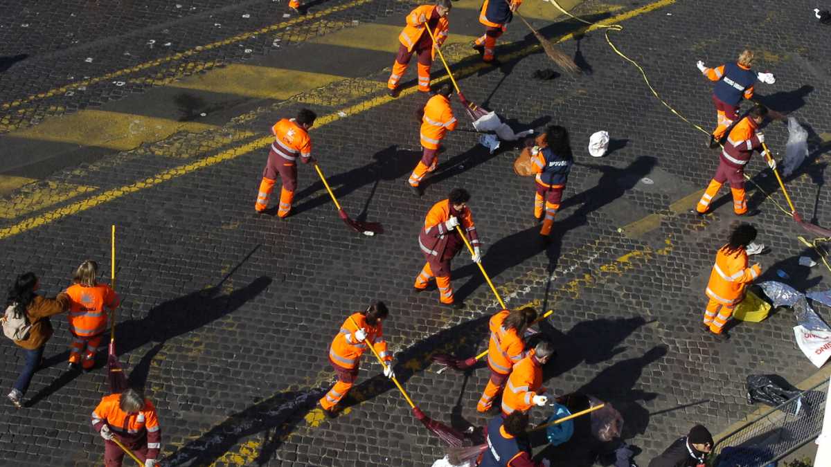 Immagine di Chitarra e netturbino (canta Roma)