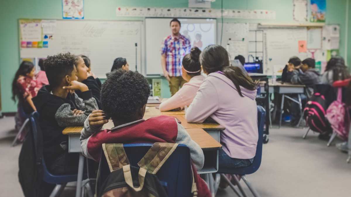 Immagine di A fare da bastian contrario è rimasta solo la scuola, fuori è tutto mainstream