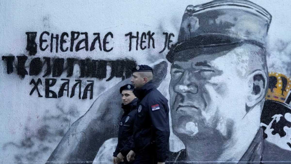 Immagine di A Belgrado c'è un murale che guarda minaccioso verso la Bosnia