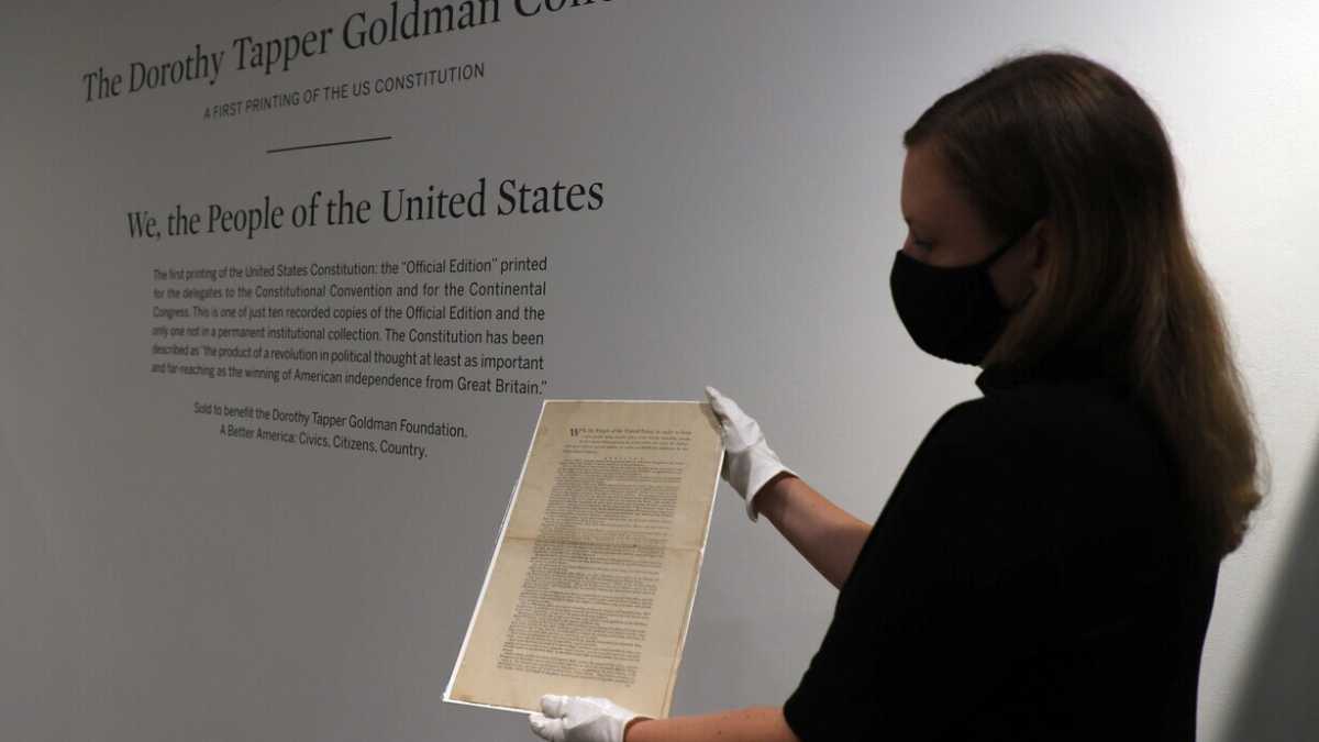 Immagine di Cosa ci dice la colletta milionaria per comprare una copia della Costituzione americana con le criptovalute