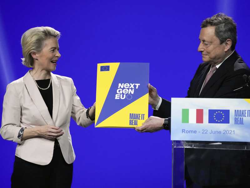 Maro Draghi e Ursula von der Leyen (LaPresse)