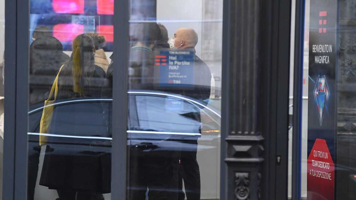 Immagine di Perché saranno i clienti a pagare il costo dell'operazione Kkr-Tim