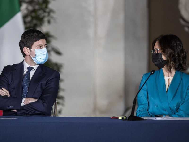 Il ministro della Salute Roberto Speranza e il ministro per gli Affari regionali Mariastella Gelmini (Ansa)