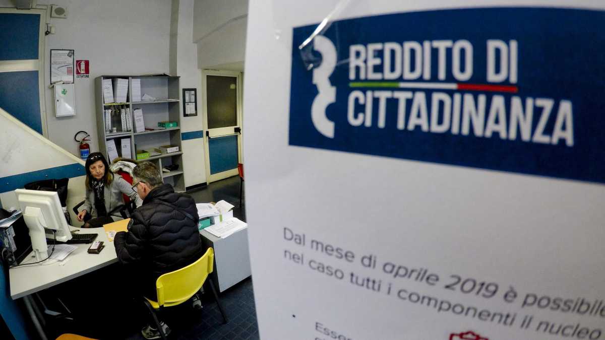 Immagine di Gli altri guai del Rdc spiegati a Berlusconi (furbetti a parte)