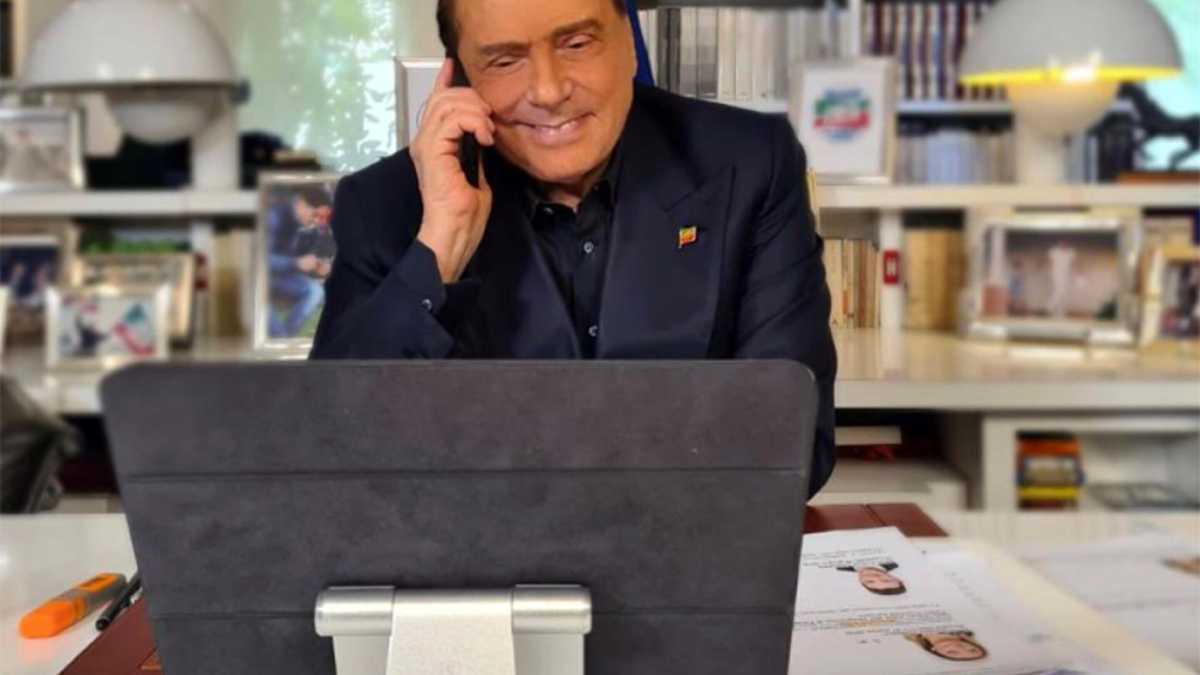 Immagine di Elogio del Cav. a caccia di voti per il Colle
