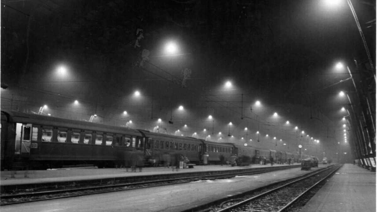 Immagine di Avanti e indietro in treno, dalla notte alla notte, la giornata di Pasquale che lavora nella scuola