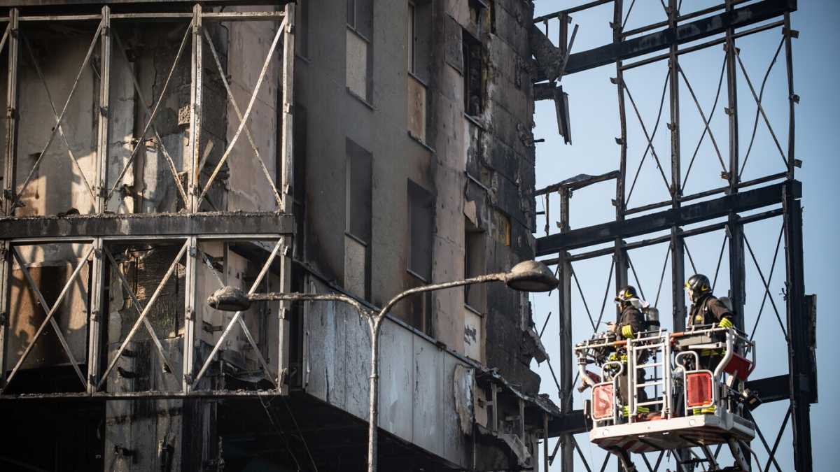 Immagine di Che fine hanno fatto gli aiuti per il grattacielo bruciato? In fumo