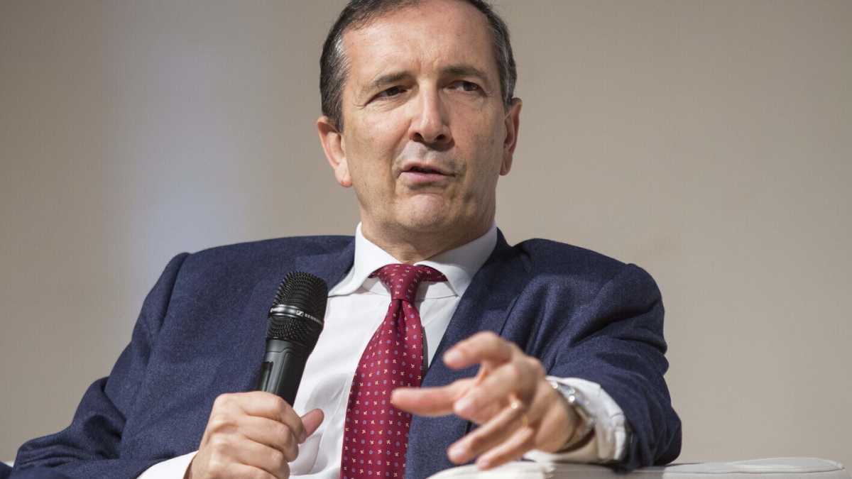 Immagine di Tim, Gubitosi si fa da parte "per una serena valutazione" dell'offerta Kkr