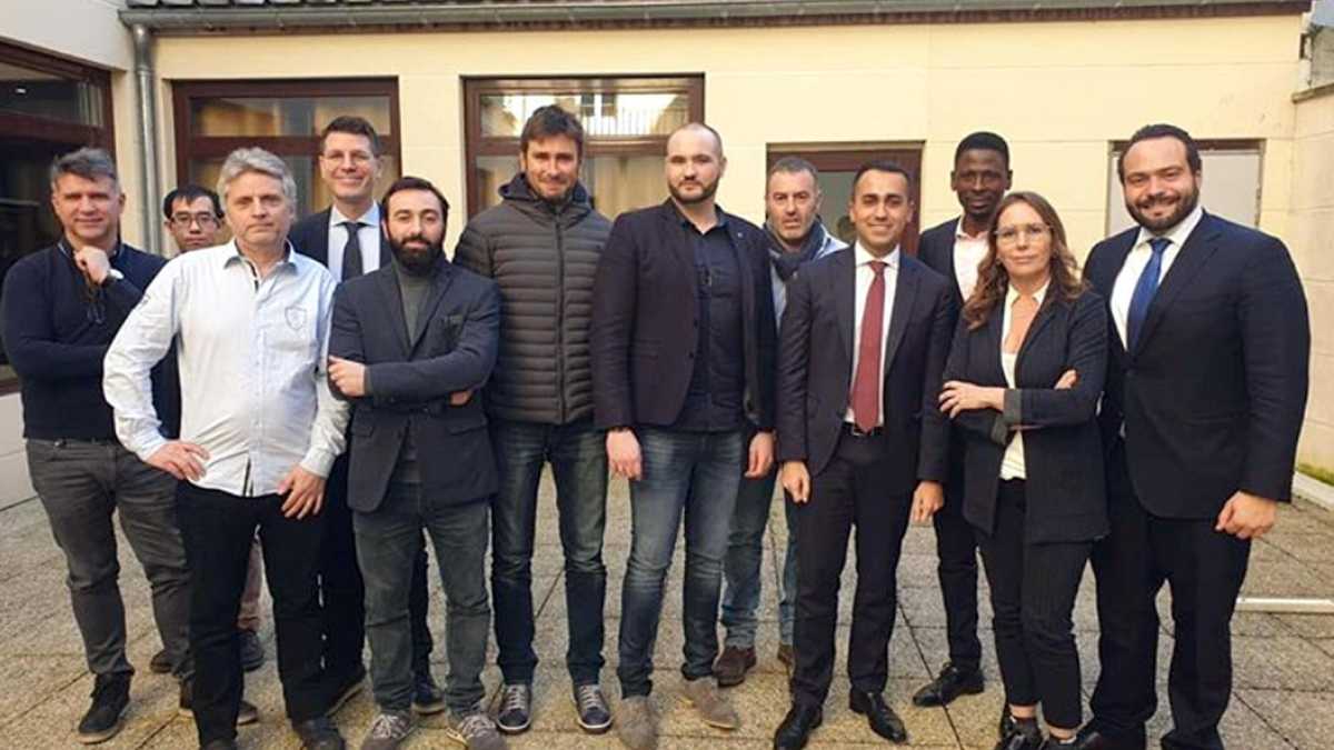Immagine di Il ri-trattato del Quirinale grillino. Dal pellegrinaggio dai gilet gialli all'amicizia con Macron