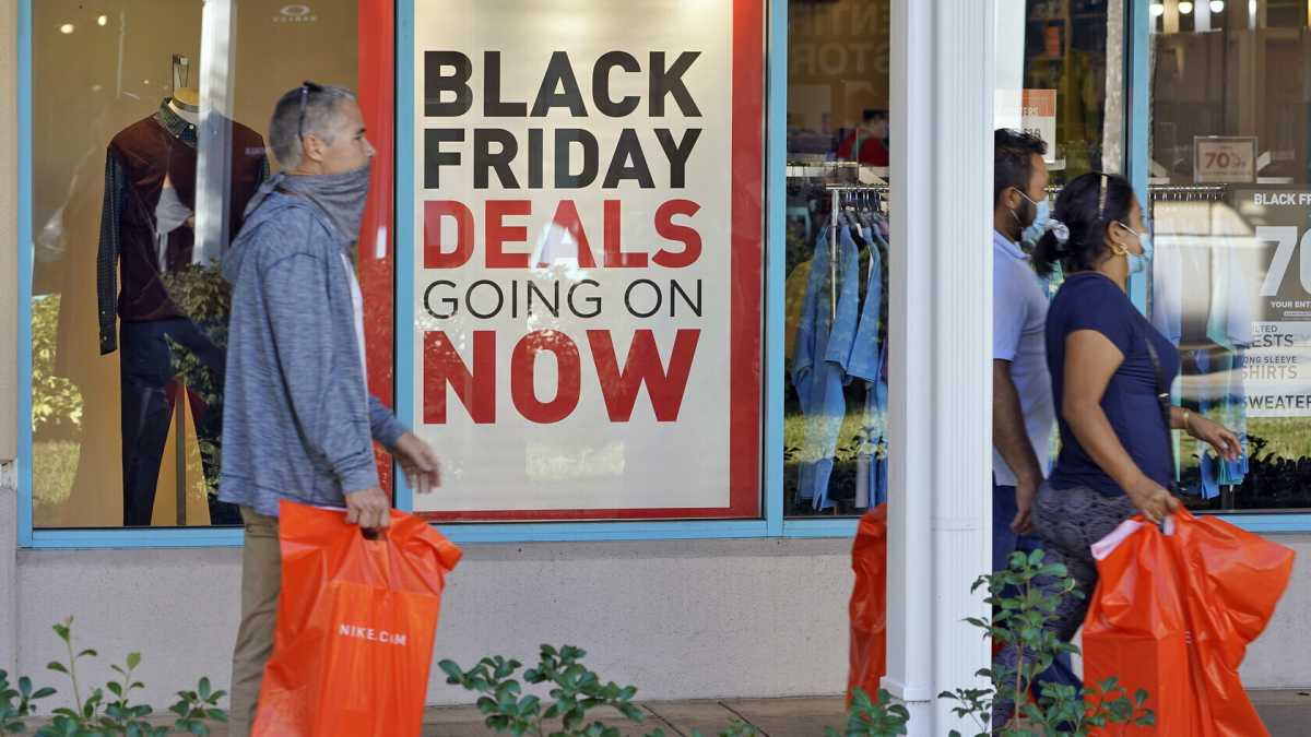 Immagine di Strappare la vita lungo i saldi. Fenomenologia del Black Friday