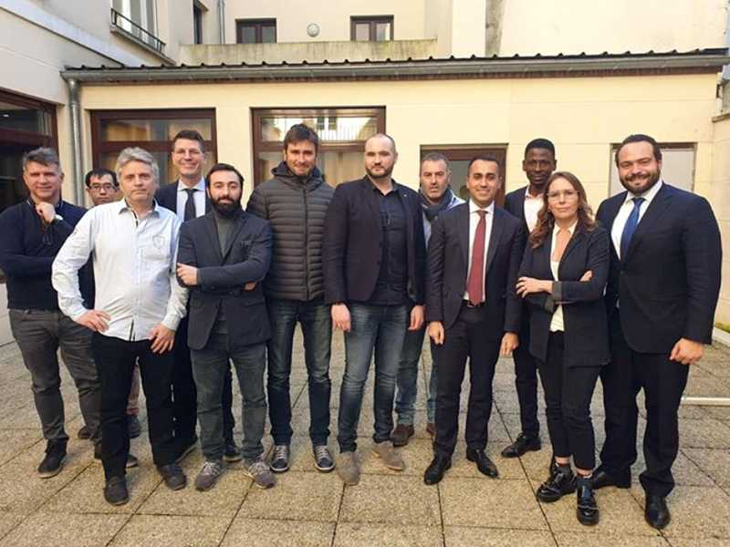 L'incontro della delegazione M5s con i gilet gialli, nel 2019