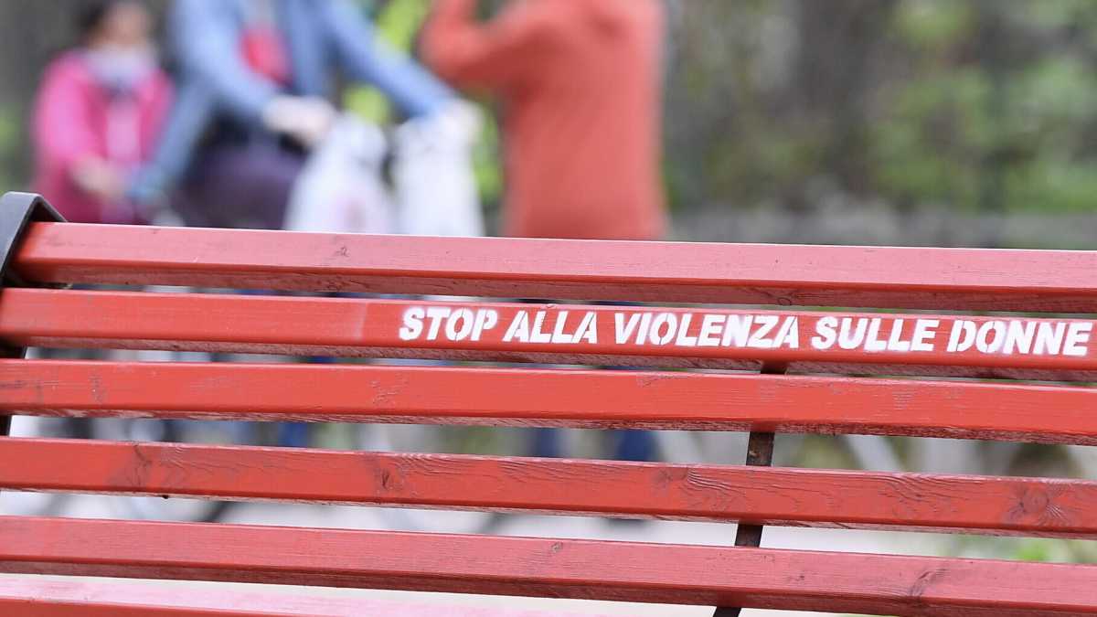 Immagine di Donne uccise come streghe, oltre le statistiche c'è il simbolo della cancellazione