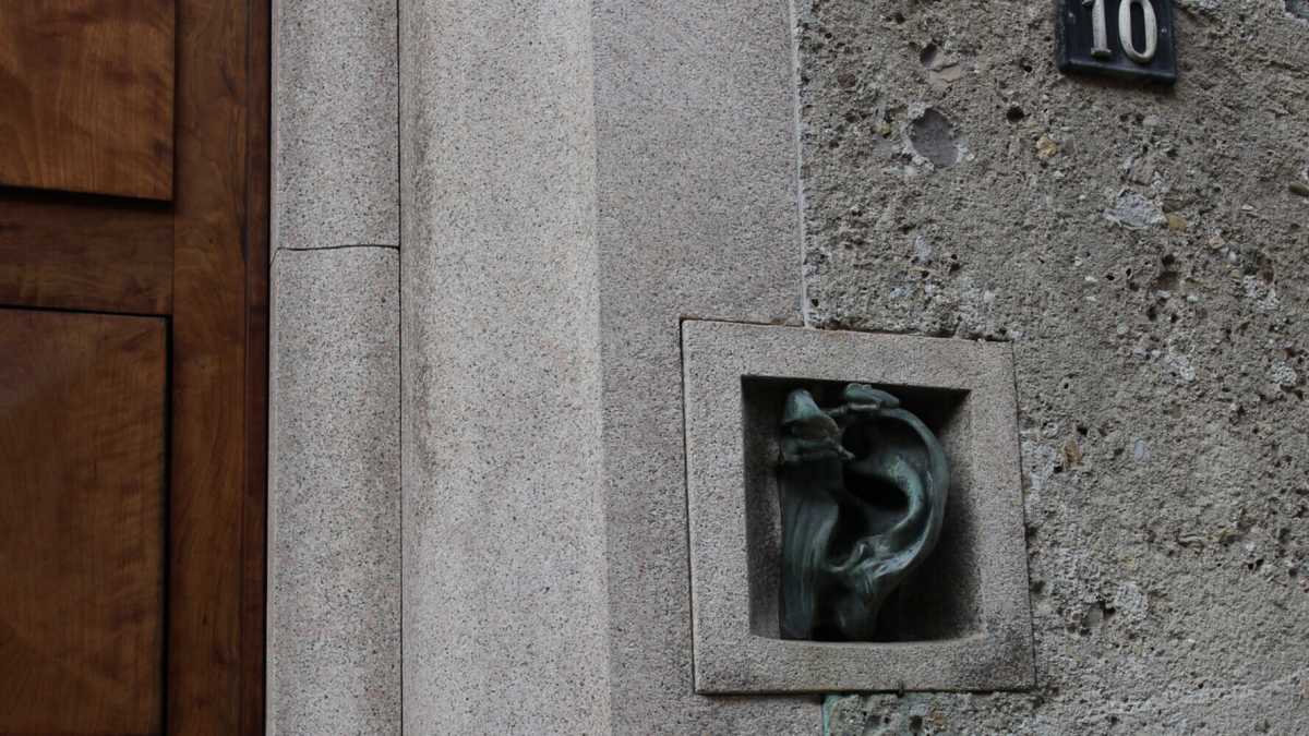 Immagine di L’orecchio di Adolfo Wildt che ascolta il cuore di Milano