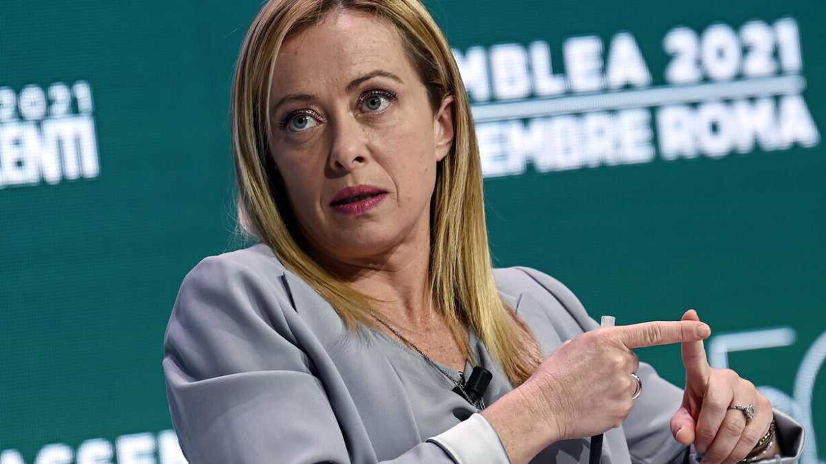 Immagine di "Io sono Giorgia e ti battezzo". Il neo direttore di Rai News presenta il libro della Meloni