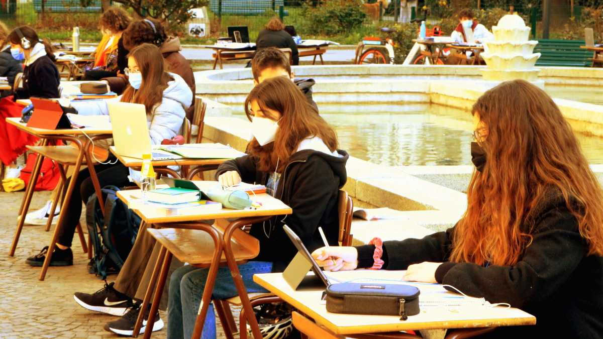 Immagine di Scuola, caso quarantene. Il governo smentisce il ritorno alla Dad con un solo positivo al Covid
