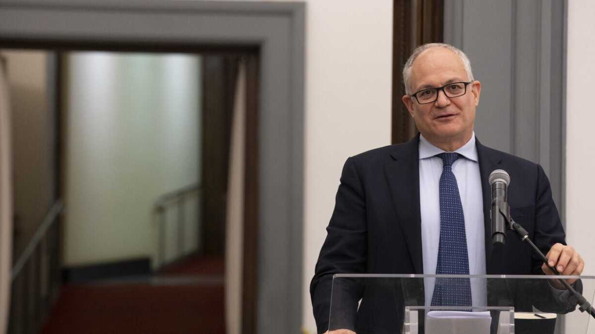 Immagine di "A Roma Gualtieri è pronto a cancellare la scuola di formazione dei dipendenti che serve per il Pnrr"