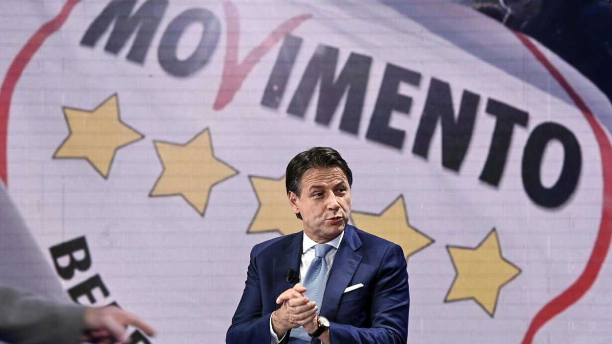 Immagine di Conte chiede il 2 per mille, ma nasconde il “partito”