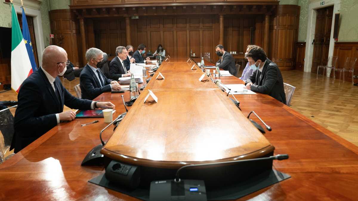 Immagine di Draghi convoca i partiti sulla manovra. Vuole capire se lo vogliono davvero premier fino al 2023