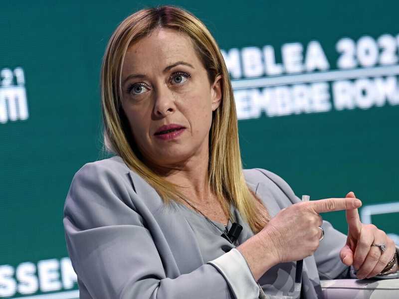 "Io sono Giorgia e ti battezzo". Il neo direttore di Rai News presenta il libro della Meloni
