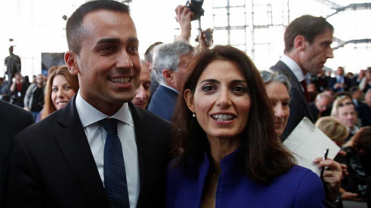 Immagine di Patto della Farnesina: Di Maio assume l'ex portavoce di Raggi. Il ministro è il vero navigator del M5s