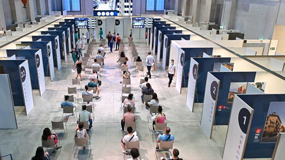 Immagine di C'è l'effetto super green pass sui vaccini. Ora servono hub e personale